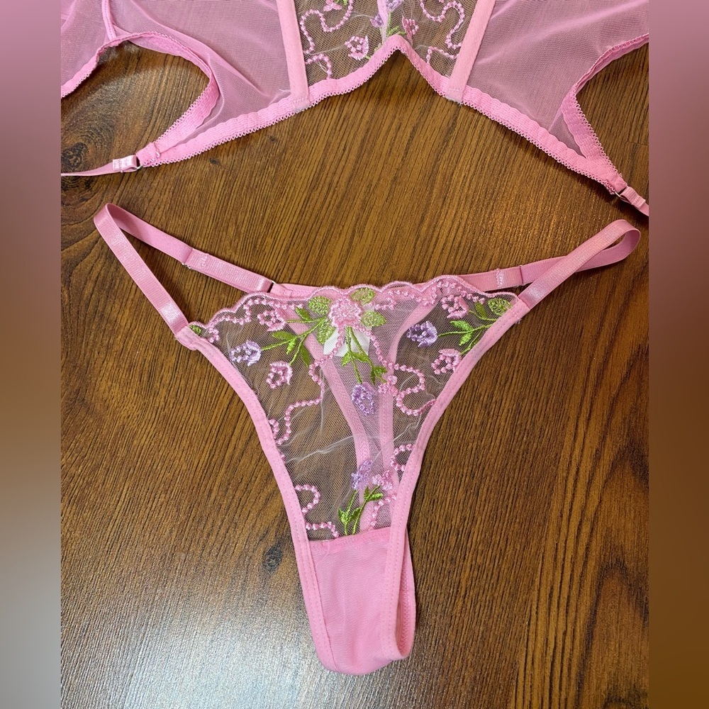 🎀🌷 Ethereal Pink Floral Embroidered Garter Lingerie Set Corset Bra & Thong 🌷🎀 - Picture 9 of 16